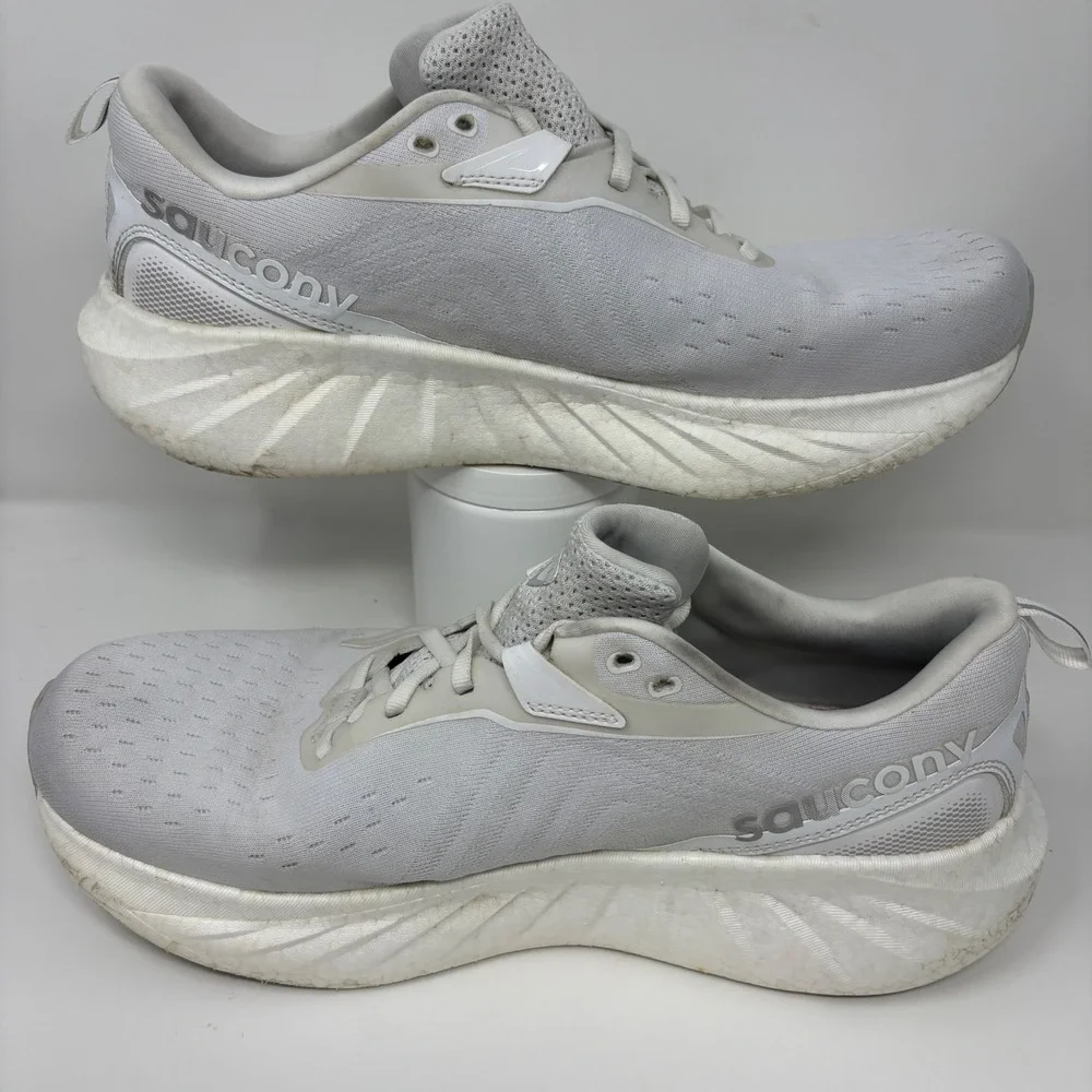 Saucony Triumph 22 Mens Size 11.5 White Running Shoes (S20964-203)